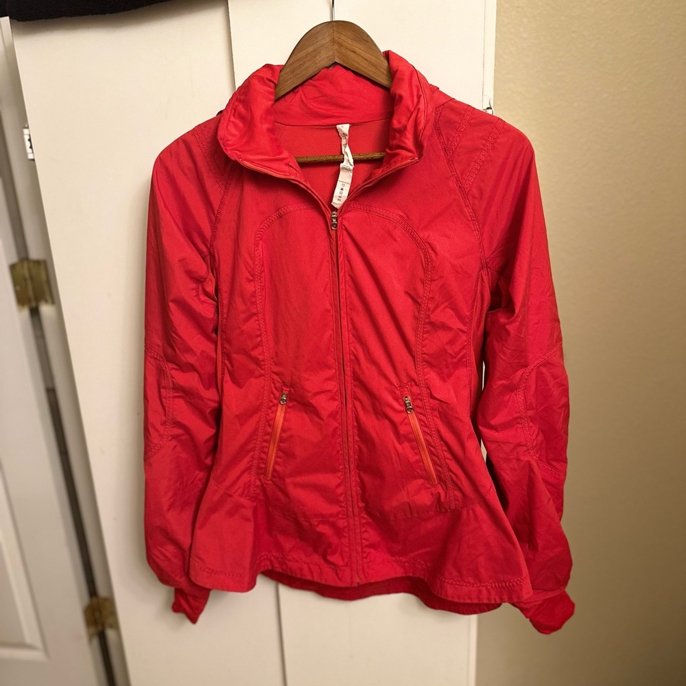 Lululemon red jacket tuck in hood size 6